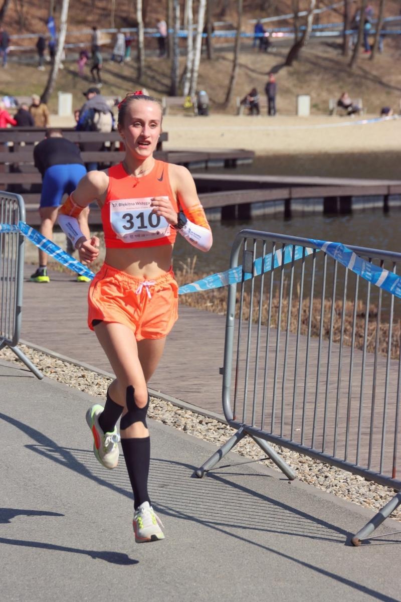 Zdjęcie w galerii na portalu naszwodzislaw.com: Blisko 300 biegaczy na starcie. Błękitna Wstęga Balatonu przyciągnęła tłumy [FOTO] wiadomości z regionu