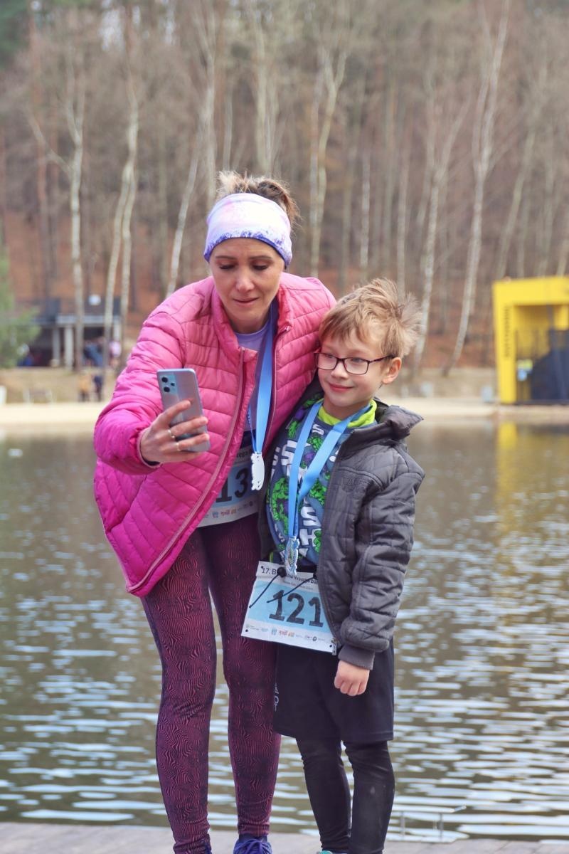 Zdjęcie w galerii na portalu naszwodzislaw.com: Blisko 300 biegaczy na starcie. Błękitna Wstęga Balatonu przyciągnęła tłumy [FOTO] wiadomości z regionu