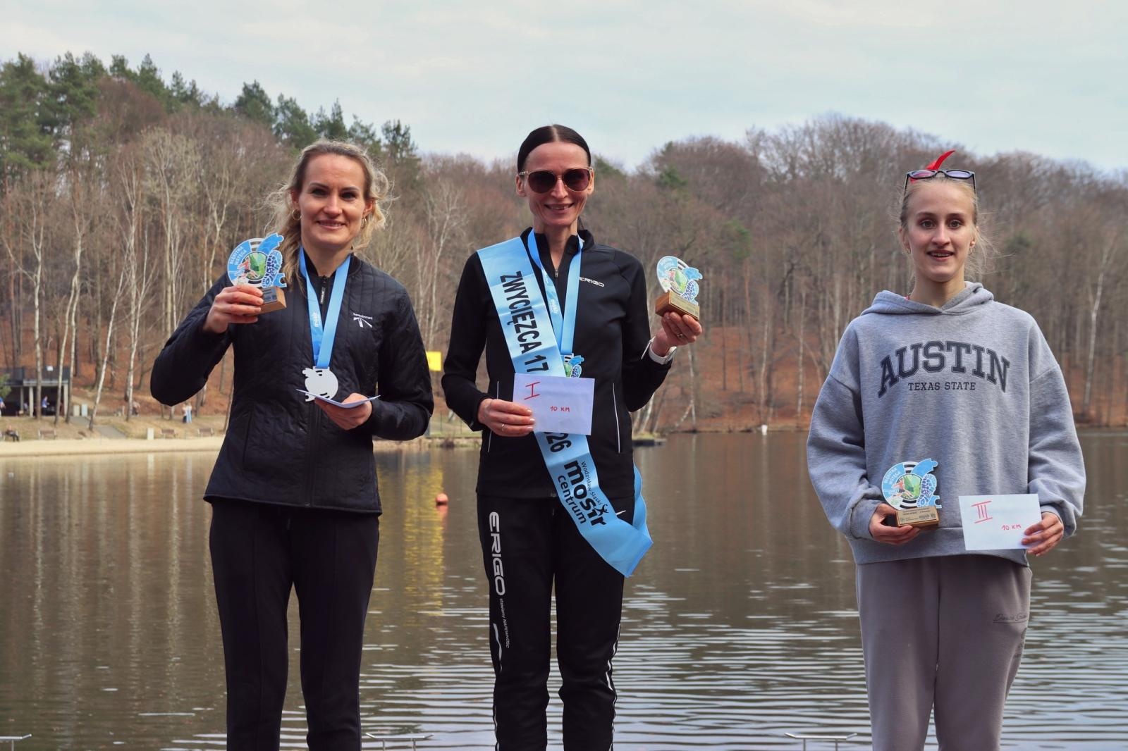 Zdjęcie w galerii na portalu naszwodzislaw.com: Blisko 300 biegaczy na starcie. Błękitna Wstęga Balatonu przyciągnęła tłumy [FOTO] wiadomości z regionu