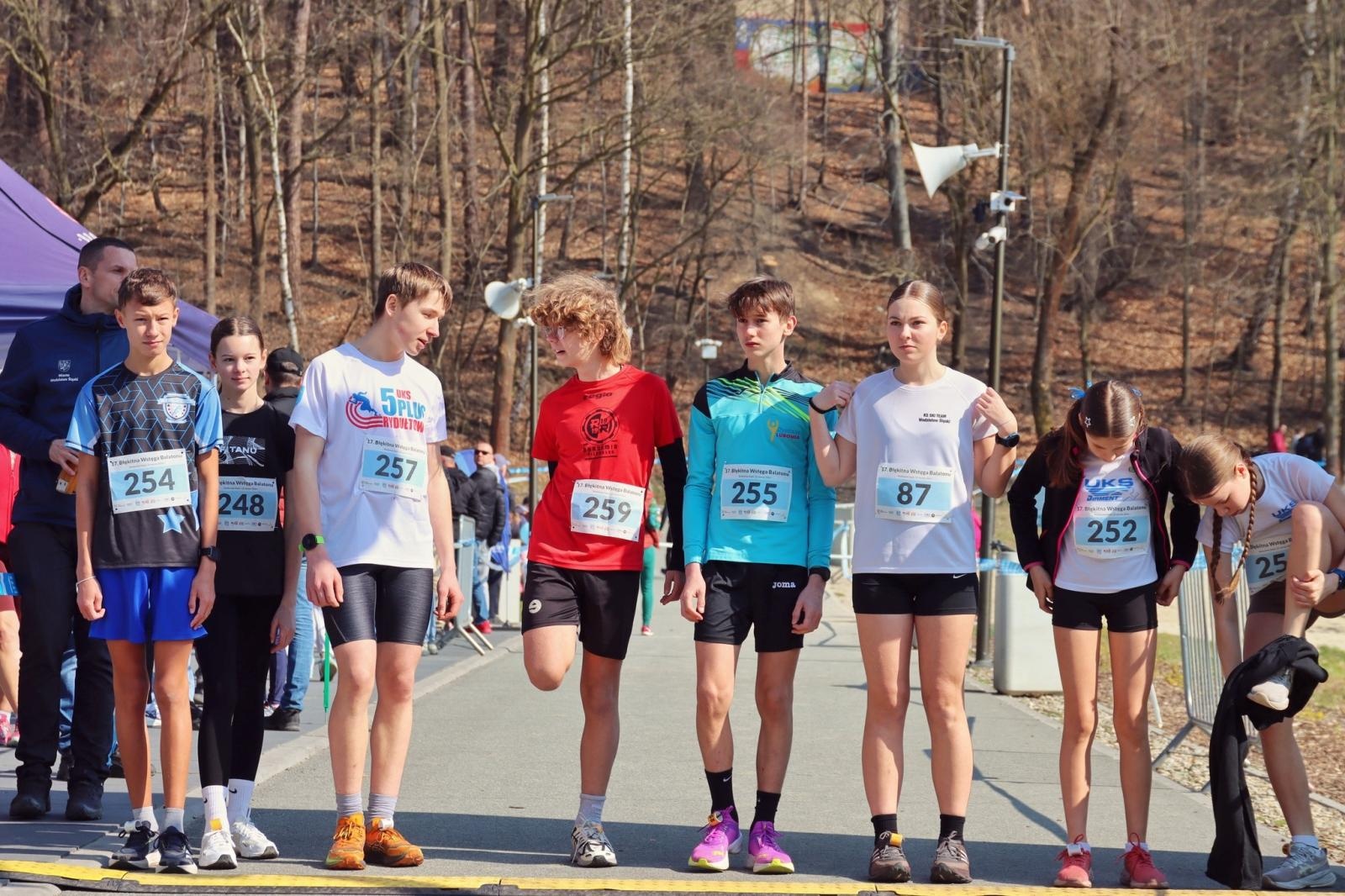 Zdjęcie w galerii na portalu naszwodzislaw.com: Blisko 300 biegaczy na starcie. Błękitna Wstęga Balatonu przyciągnęła tłumy [FOTO] wiadomości z regionu
