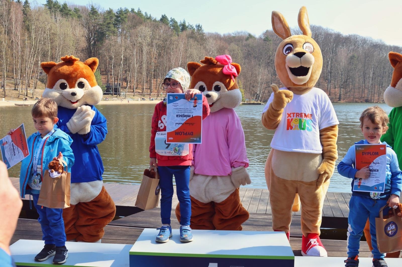 Zdjęcie w galerii na portalu naszwodzislaw.com: Blisko 300 biegaczy na starcie. Błękitna Wstęga Balatonu przyciągnęła tłumy [FOTO] wiadomości z regionu