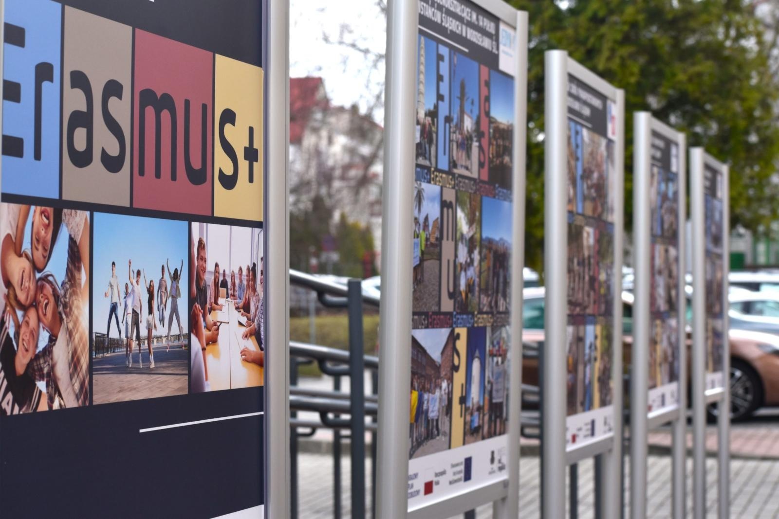 Zdjęcie w galerii na portalu naszwodzislaw.com: Od lokalnych klas do Europy. Jak Erasmus+ zmienia edukację w regionie wiadomości z regionu