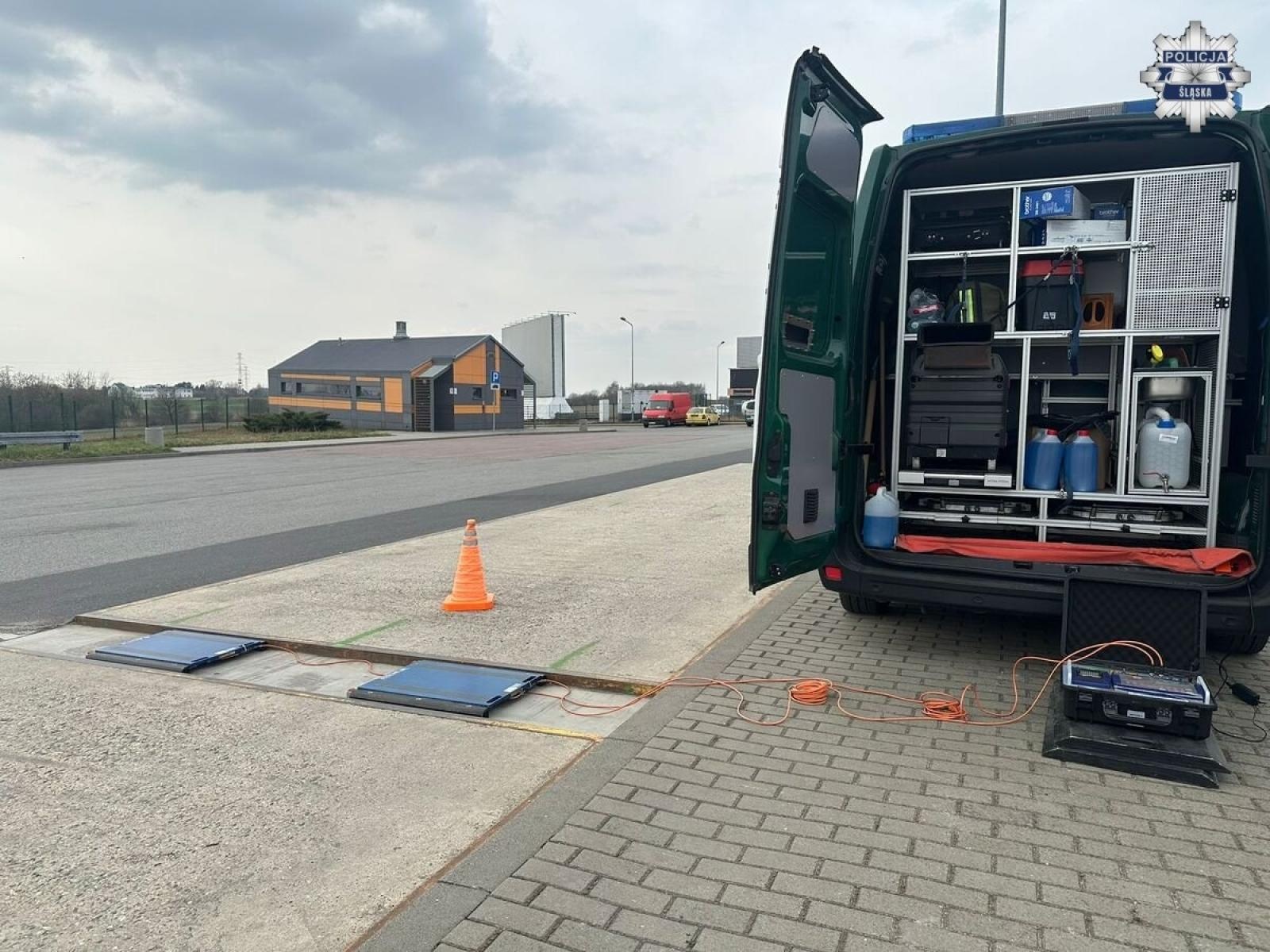 Zdjęcie w galerii na portalu naszwodzislaw.com: Wyścigi słoni w oku policyjnych kamer. Działania śląskiej drogówki na A1 i A4 wiadomości z regionu