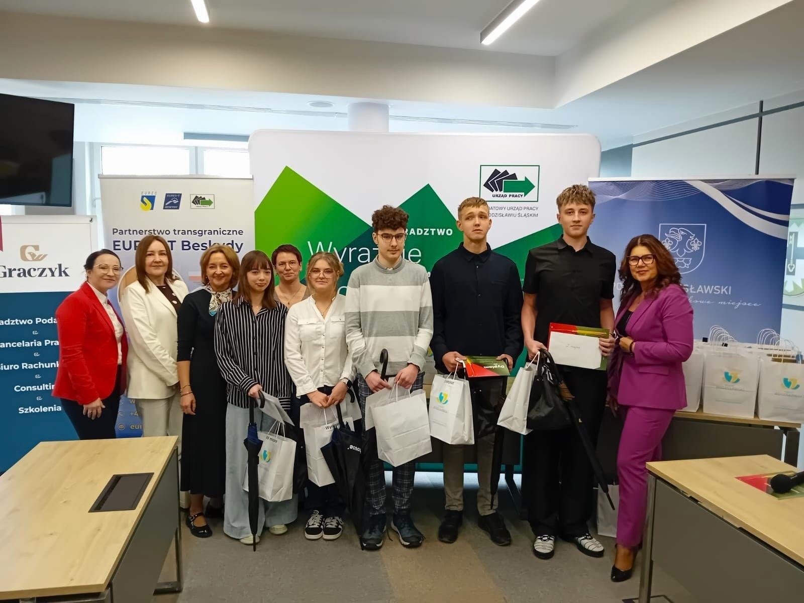 Zdjęcie w galerii na portalu naszwodzislaw.com: Rynek pracy bez tajemnic. Uczniowie z regionu pokazali swoją wiedzę wiadomości z regionu