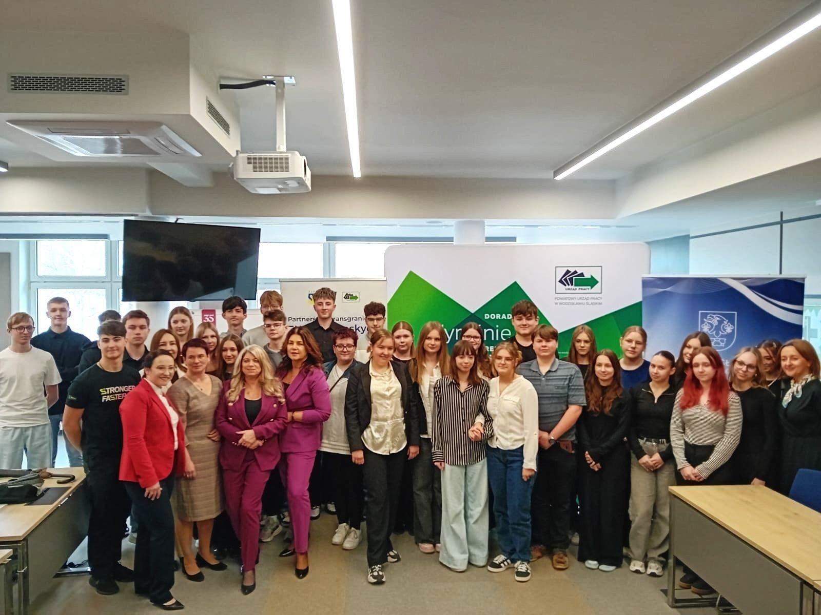 Zdjęcie w galerii na portalu naszwodzislaw.com: Rynek pracy bez tajemnic. Uczniowie z regionu pokazali swoją wiedzę wiadomości z regionu