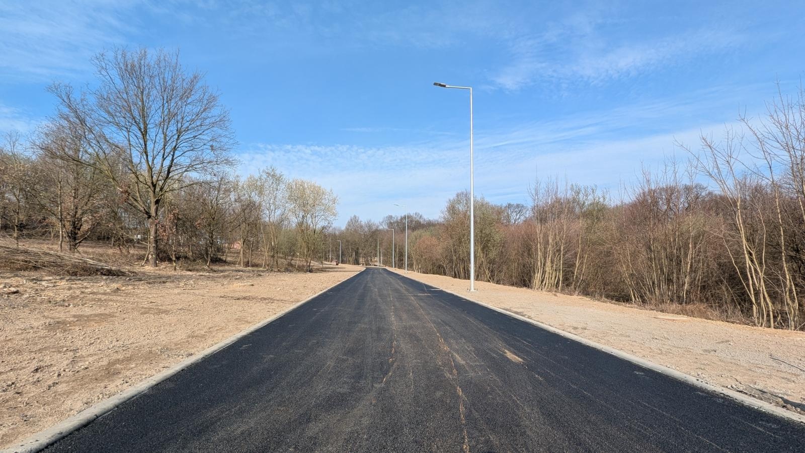 Zdjęcie w galerii na portalu naszwodzislaw.com: Nowa droga w Pszowie gotowa. To impuls dla rozwoju budownictwa mieszkaniowego wiadomości z regionu