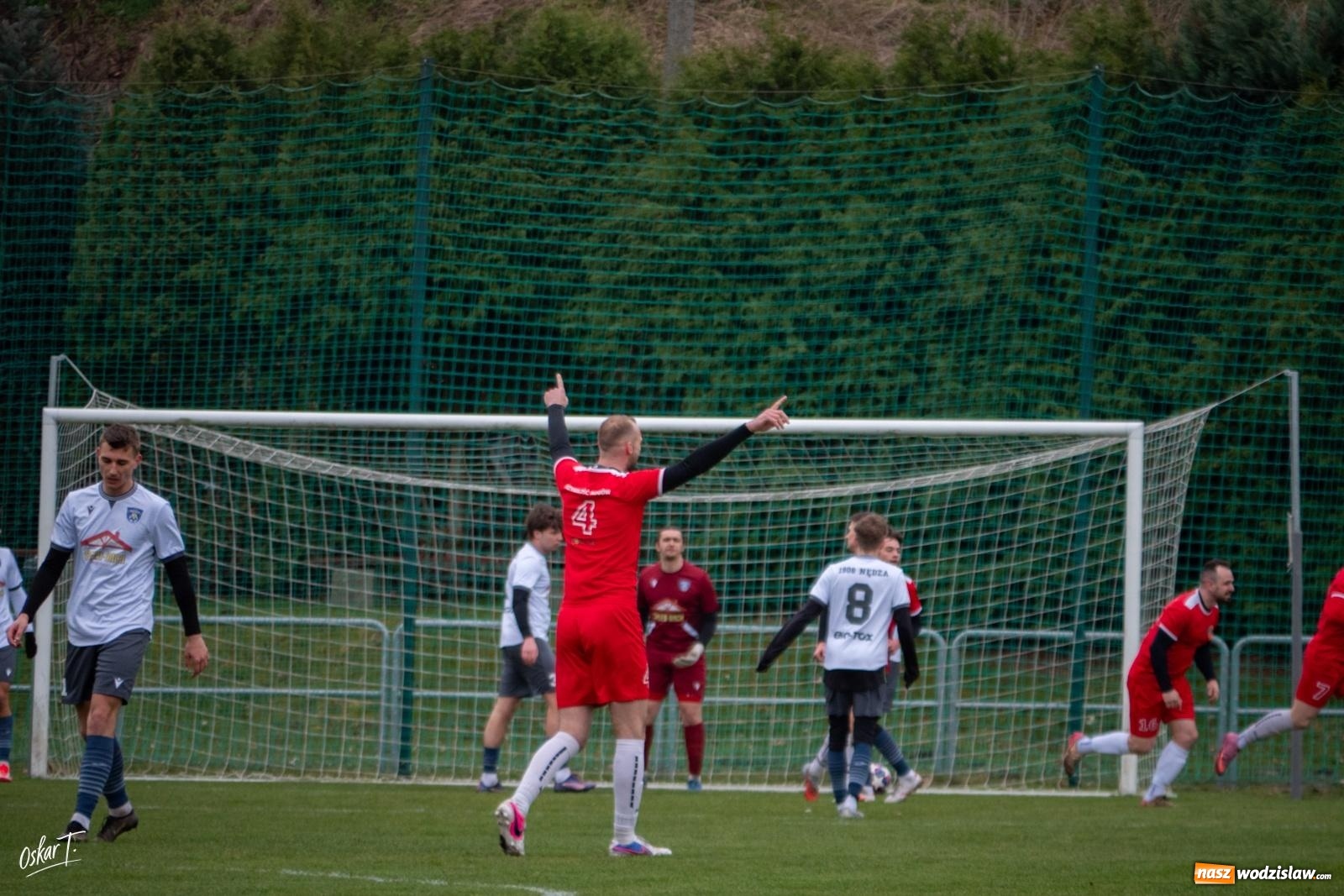 Zdjęcie w galerii na portalu naszwodzislaw.com: Szalony mecz i zwycięstwo Rogowa! Dziewięć goli i pełna pula na wyjeździe [FOTO] wiadomości z regionu