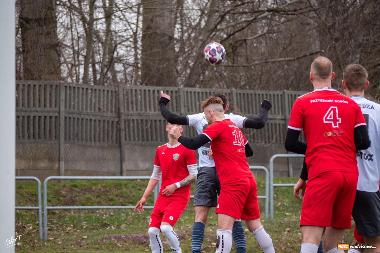 Zdjęcie w galerii na portalu naszwodzislaw.com: Szalony mecz i zwycięstwo Rogowa! Dziewięć goli i pełna pula na wyjeździe [FOTO] wiadomości z regionu