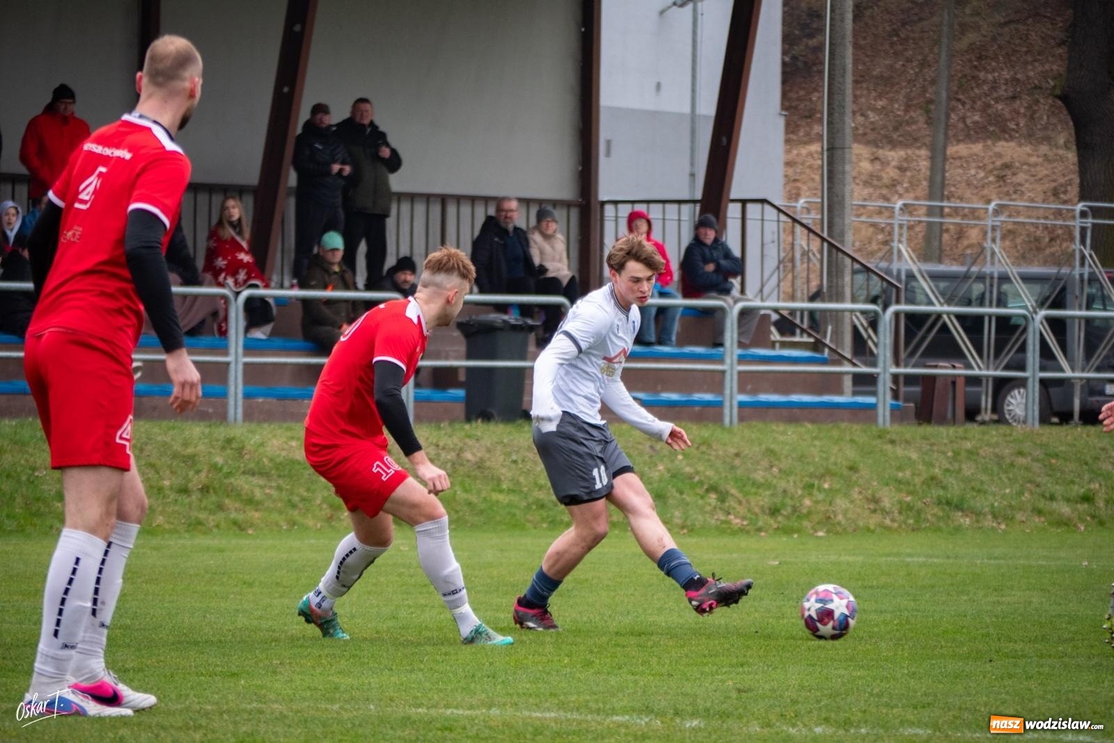 Zdjęcie w galerii na portalu naszwodzislaw.com: Szalony mecz i zwycięstwo Rogowa! Dziewięć goli i pełna pula na wyjeździe [FOTO] wiadomości z regionu