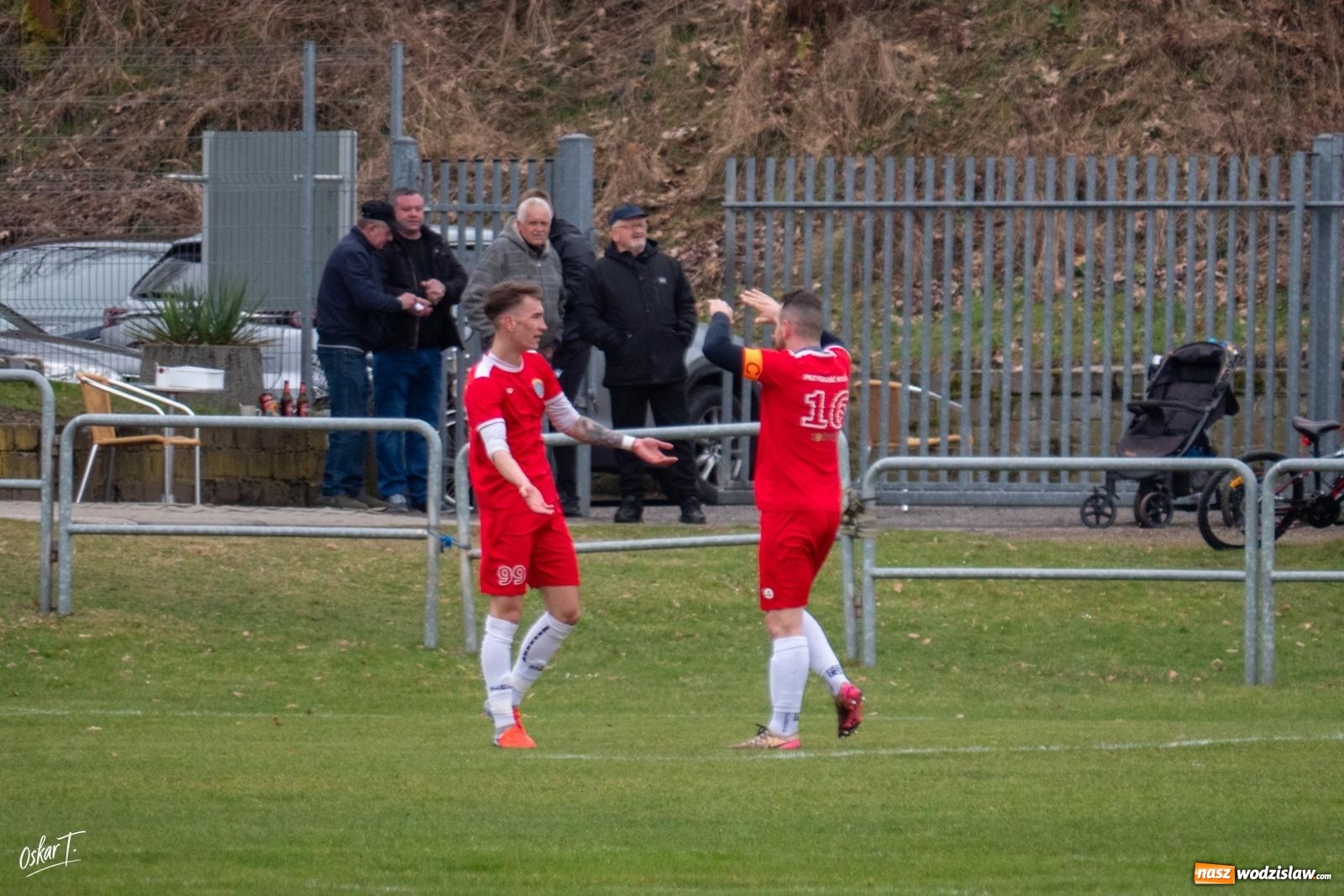 Zdjęcie w galerii na portalu naszwodzislaw.com: Szalony mecz i zwycięstwo Rogowa! Dziewięć goli i pełna pula na wyjeździe [FOTO] wiadomości z regionu