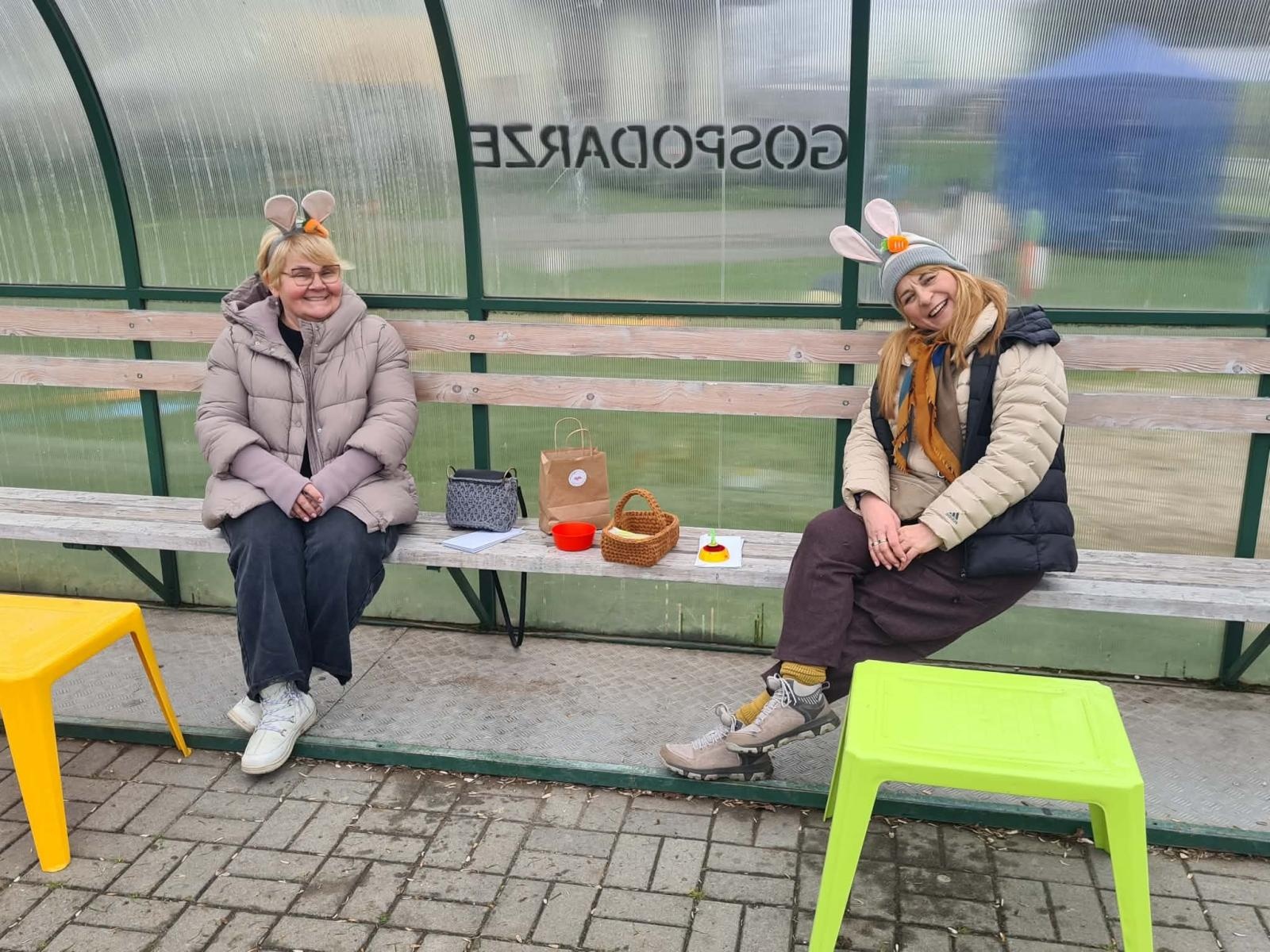 Zdjęcie w galerii na portalu naszwodzislaw.com: Hazok znów przyciągnął tłumy. Ponad setka dzieci ruszyła na poszukiwania zajączka [FOTO] wiadomości z regionu