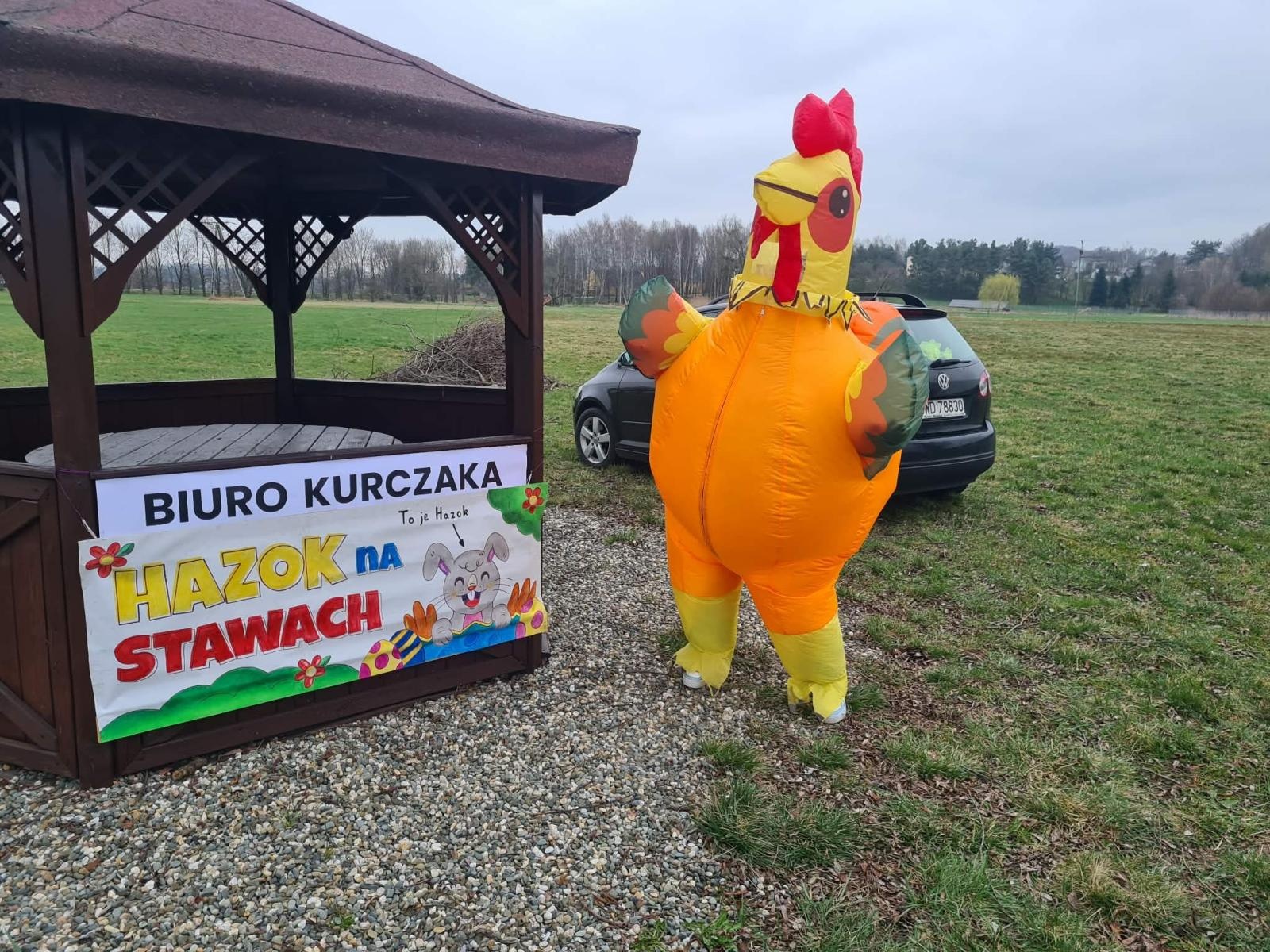 Zdjęcie w galerii na portalu naszwodzislaw.com: Hazok znów przyciągnął tłumy. Ponad setka dzieci ruszyła na poszukiwania zajączka [FOTO] wiadomości z regionu
