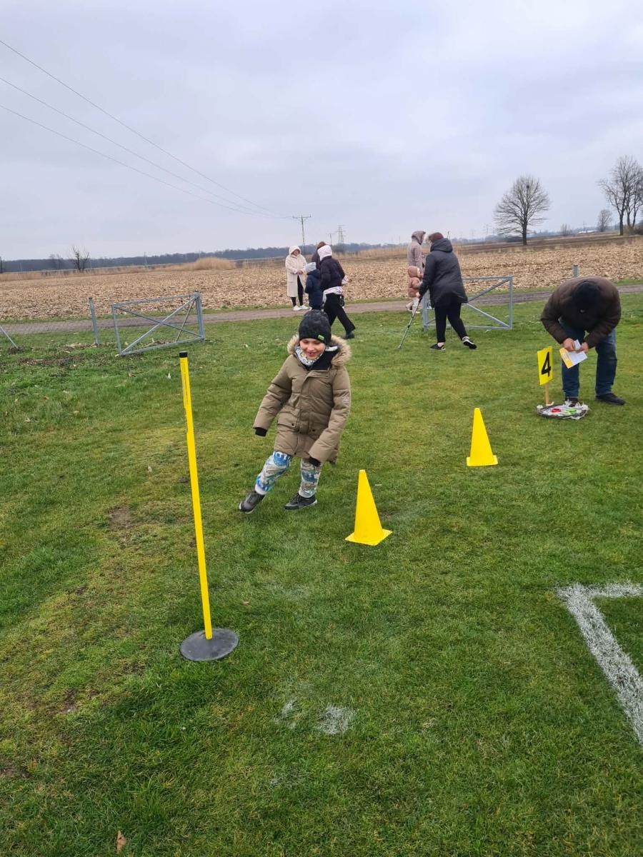 Zdjęcie w galerii na portalu naszwodzislaw.com: Hazok znów przyciągnął tłumy. Ponad setka dzieci ruszyła na poszukiwania zajączka [FOTO] wiadomości z regionu