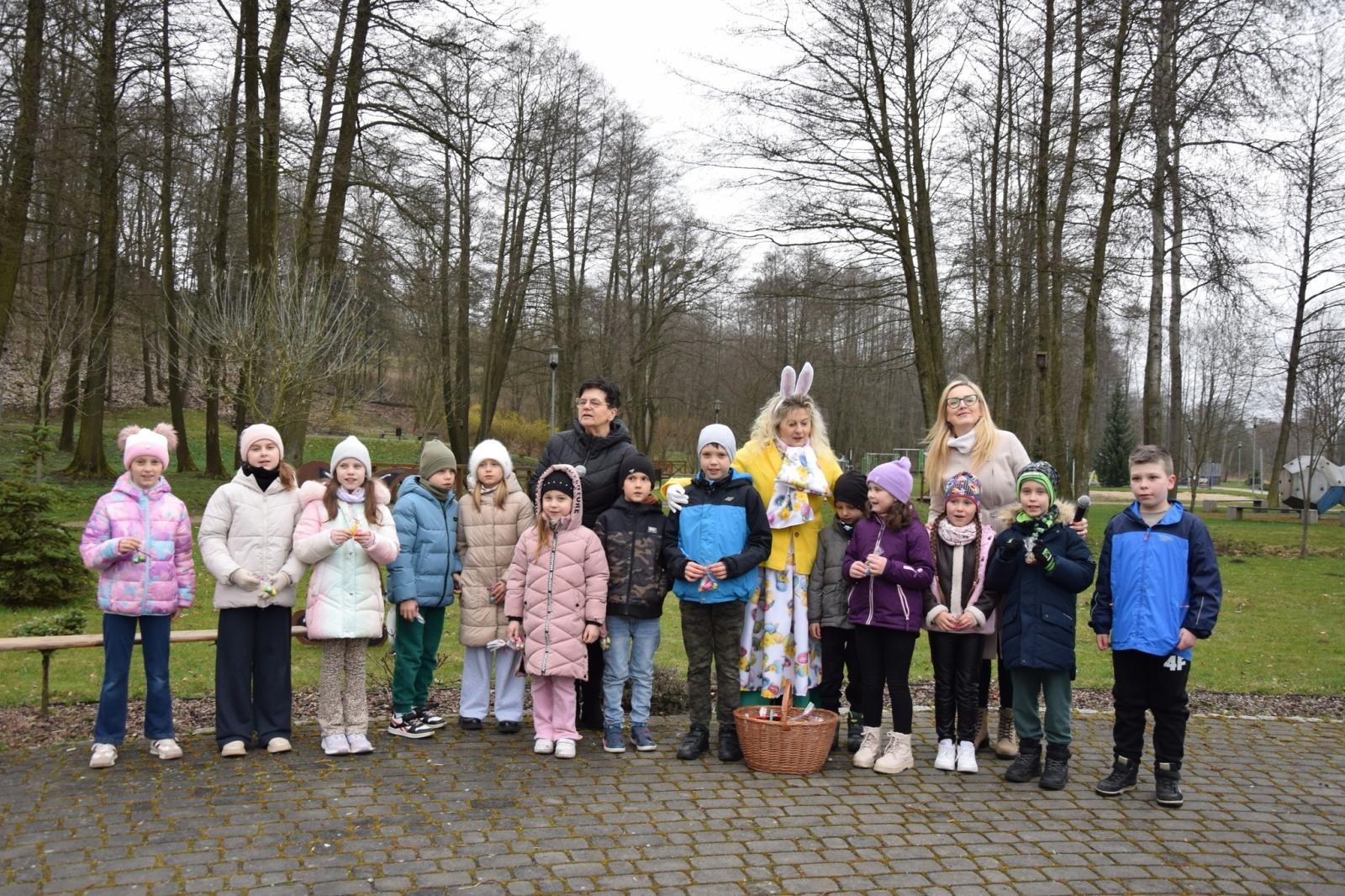 Zdjęcie w galerii na portalu naszwodzislaw.com: Tradycja silniejsza niż pogoda. Festiwal Palmy Wielkanocnej w Mszanie przyciągnął tłumy [FOTO] wiadomości z regionu
