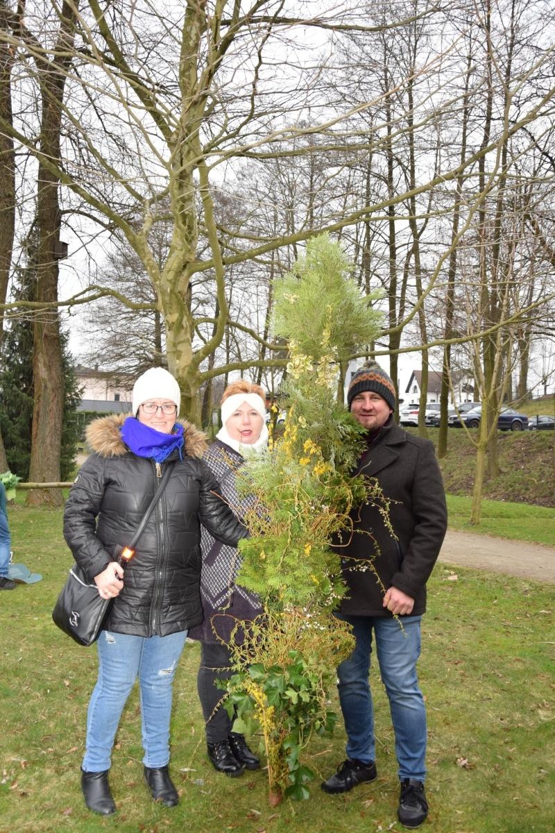 Zdjęcie w galerii na portalu naszwodzislaw.com: Tradycja silniejsza niż pogoda. Festiwal Palmy Wielkanocnej w Mszanie przyciągnął tłumy [FOTO] wiadomości z regionu