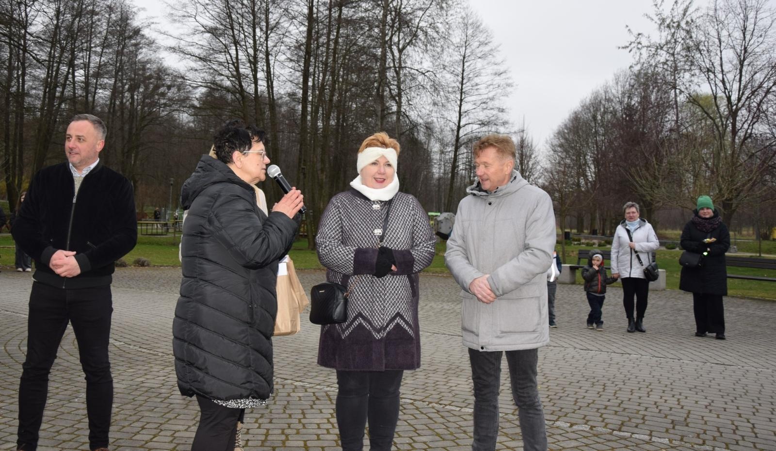 Zdjęcie w galerii na portalu naszwodzislaw.com: Tradycja silniejsza niż pogoda. Festiwal Palmy Wielkanocnej w Mszanie przyciągnął tłumy [FOTO] wiadomości z regionu