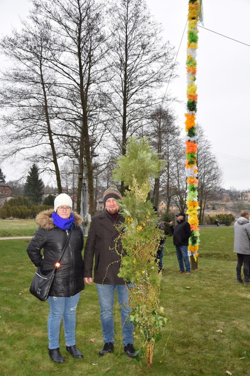 Zdjęcie w galerii na portalu naszwodzislaw.com: Tradycja silniejsza niż pogoda. Festiwal Palmy Wielkanocnej w Mszanie przyciągnął tłumy [FOTO] wiadomości z regionu