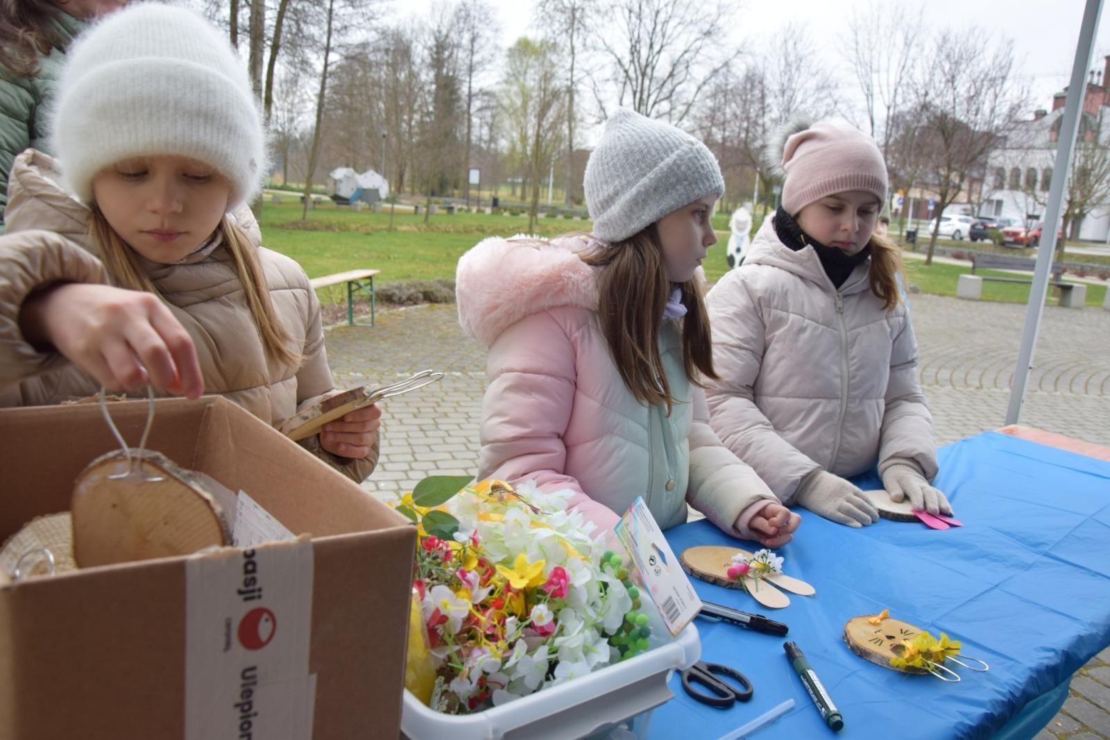 Zdjęcie w galerii na portalu naszwodzislaw.com: Tradycja silniejsza niż pogoda. Festiwal Palmy Wielkanocnej w Mszanie przyciągnął tłumy [FOTO] wiadomości z regionu