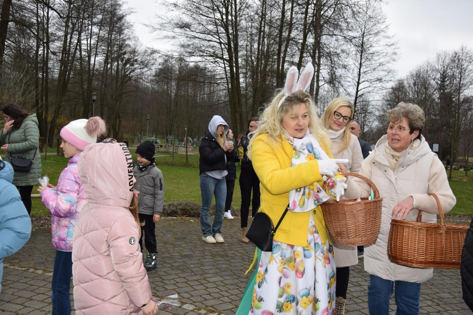 Zdjęcie w galerii na portalu naszwodzislaw.com: Tradycja silniejsza niż pogoda. Festiwal Palmy Wielkanocnej w Mszanie przyciągnął tłumy [FOTO] wiadomości z regionu