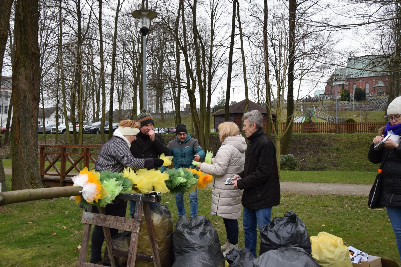 Zdjęcie w galerii na portalu naszwodzislaw.com: Tradycja silniejsza niż pogoda. Festiwal Palmy Wielkanocnej w Mszanie przyciągnął tłumy [FOTO] wiadomości z regionu