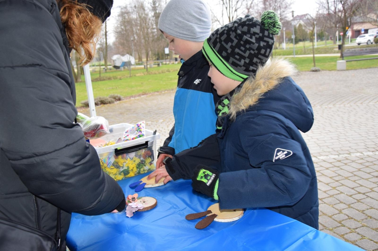 Zdjęcie w galerii na portalu naszwodzislaw.com: Tradycja silniejsza niż pogoda. Festiwal Palmy Wielkanocnej w Mszanie przyciągnął tłumy [FOTO] wiadomości z regionu