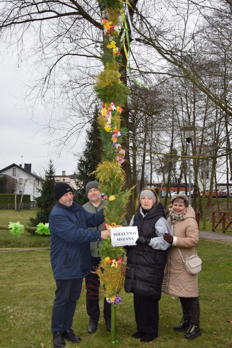 Zdjęcie w galerii na portalu naszwodzislaw.com: Tradycja silniejsza niż pogoda. Festiwal Palmy Wielkanocnej w Mszanie przyciągnął tłumy [FOTO] wiadomości z regionu