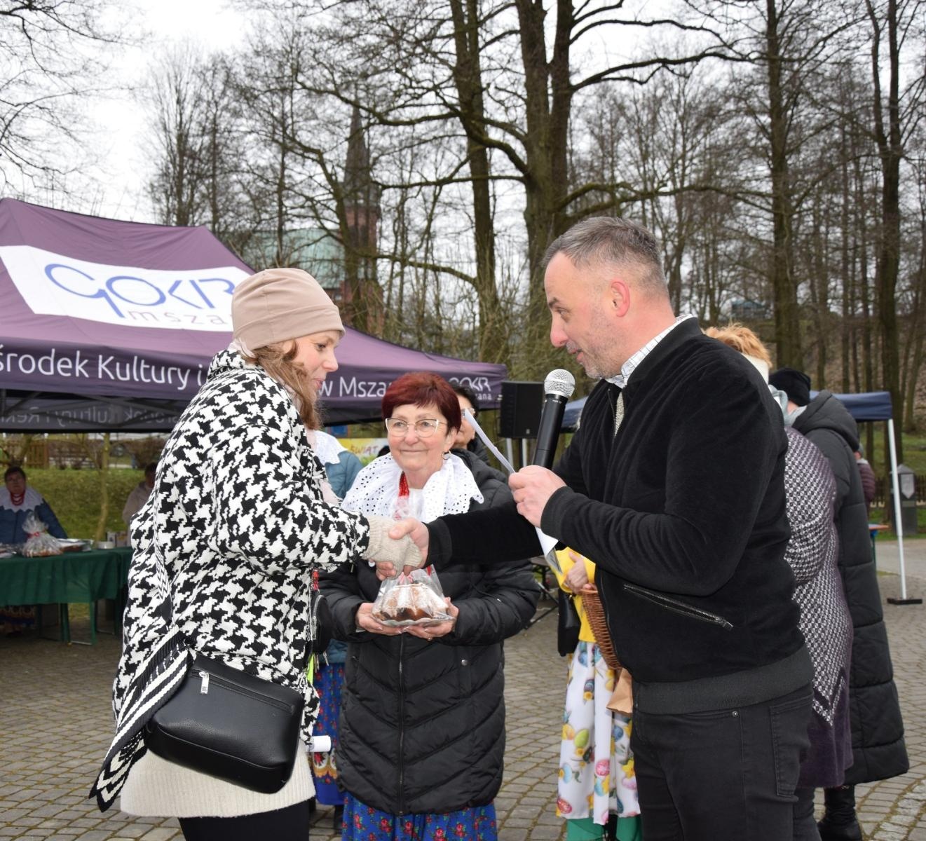 Zdjęcie w galerii na portalu naszwodzislaw.com: Tradycja silniejsza niż pogoda. Festiwal Palmy Wielkanocnej w Mszanie przyciągnął tłumy [FOTO] wiadomości z regionu