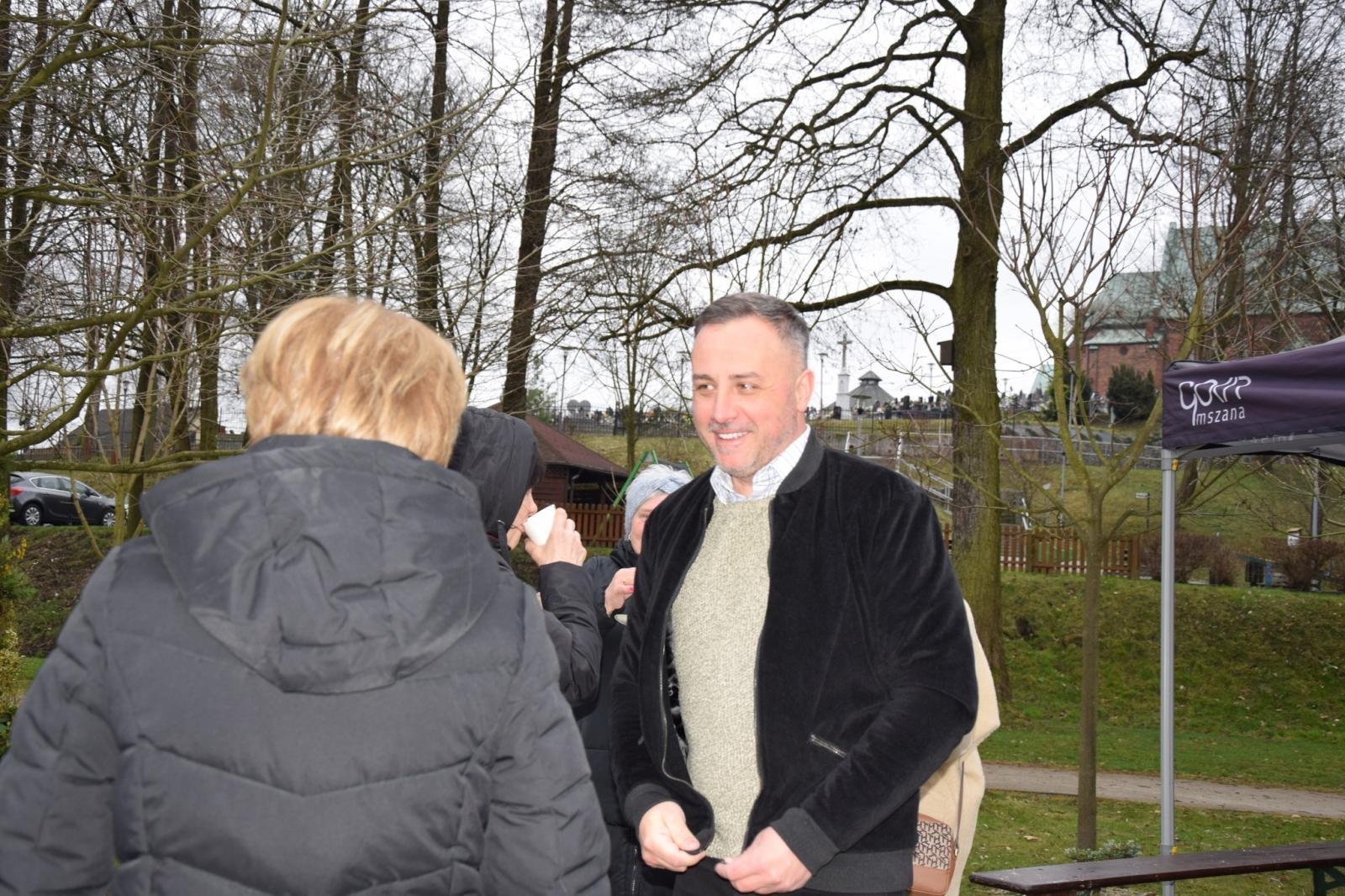 Zdjęcie w galerii na portalu naszwodzislaw.com: Tradycja silniejsza niż pogoda. Festiwal Palmy Wielkanocnej w Mszanie przyciągnął tłumy [FOTO] wiadomości z regionu