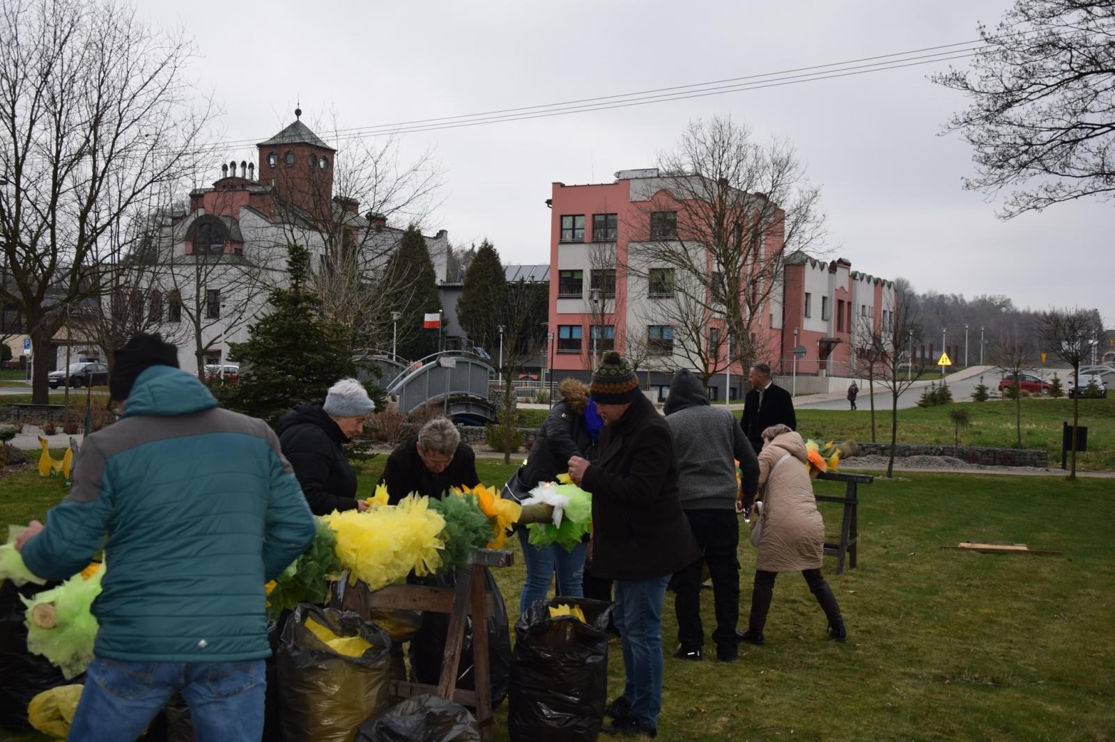 Zdjęcie w galerii na portalu naszwodzislaw.com: Tradycja silniejsza niż pogoda. Festiwal Palmy Wielkanocnej w Mszanie przyciągnął tłumy [FOTO] wiadomości z regionu