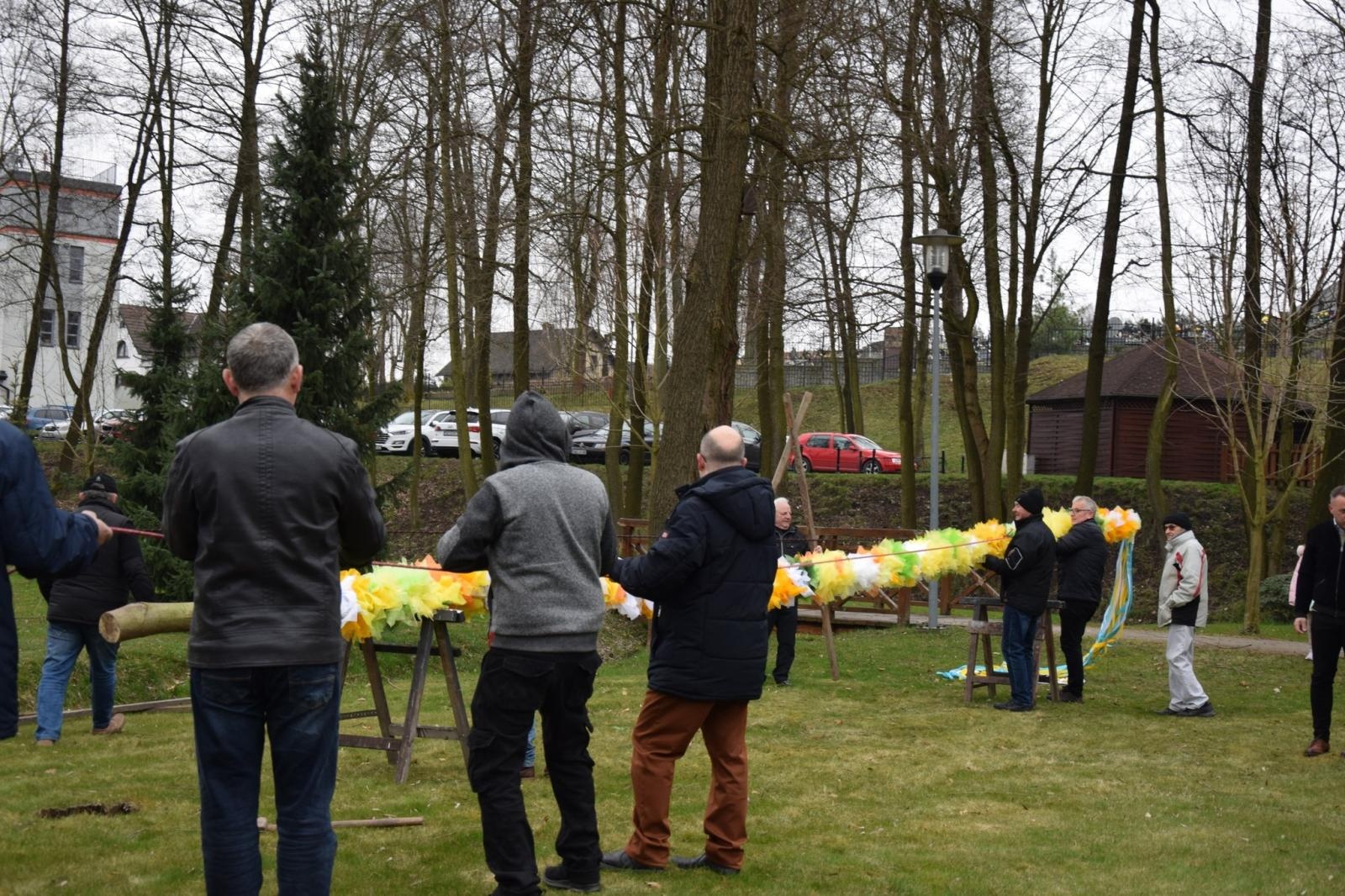 Zdjęcie w galerii na portalu naszwodzislaw.com: Tradycja silniejsza niż pogoda. Festiwal Palmy Wielkanocnej w Mszanie przyciągnął tłumy [FOTO] wiadomości z regionu