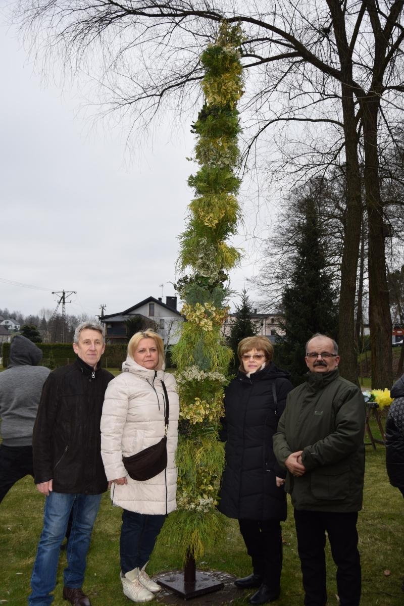 Zdjęcie w galerii na portalu naszwodzislaw.com: Tradycja silniejsza niż pogoda. Festiwal Palmy Wielkanocnej w Mszanie przyciągnął tłumy [FOTO] wiadomości z regionu