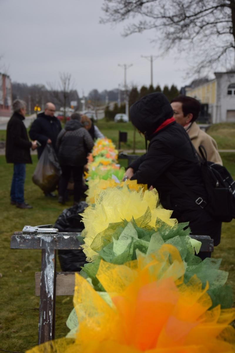 Zdjęcie w galerii na portalu naszwodzislaw.com: Tradycja silniejsza niż pogoda. Festiwal Palmy Wielkanocnej w Mszanie przyciągnął tłumy [FOTO] wiadomości z regionu