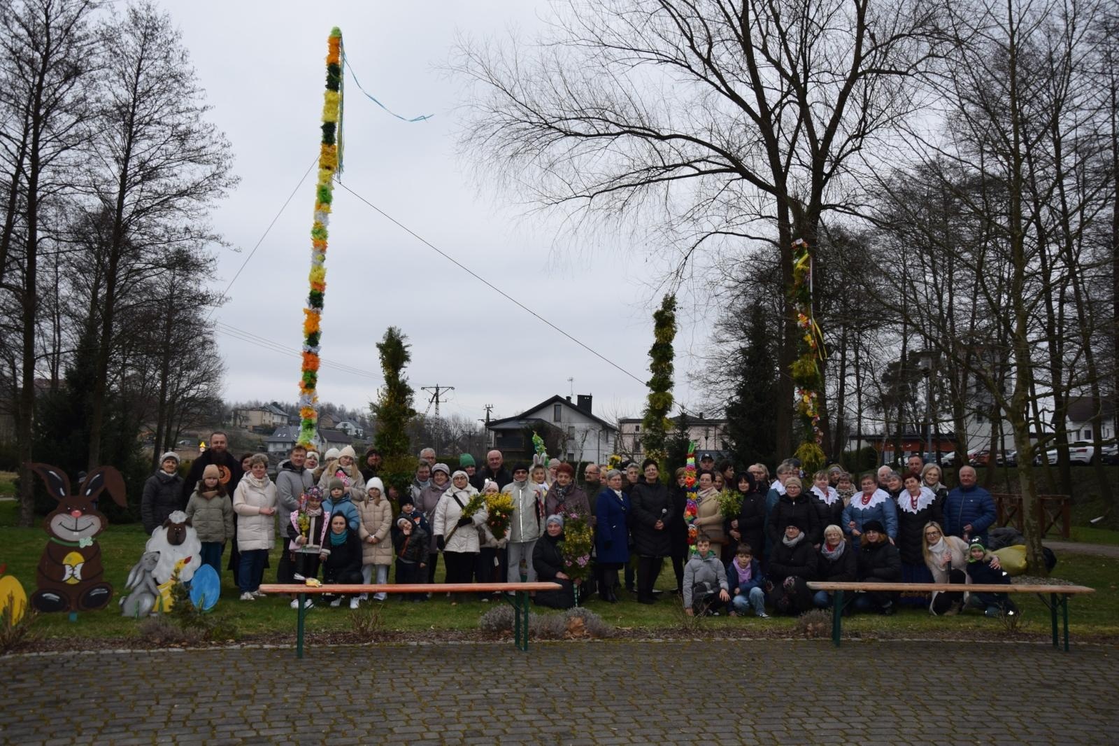 Zdjęcie w galerii na portalu naszwodzislaw.com: Tradycja silniejsza niż pogoda. Festiwal Palmy Wielkanocnej w Mszanie przyciągnął tłumy [FOTO] wiadomości z regionu