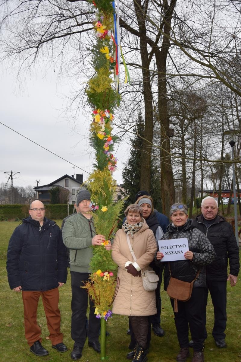 Zdjęcie w galerii na portalu naszwodzislaw.com: Tradycja silniejsza niż pogoda. Festiwal Palmy Wielkanocnej w Mszanie przyciągnął tłumy [FOTO] wiadomości z regionu