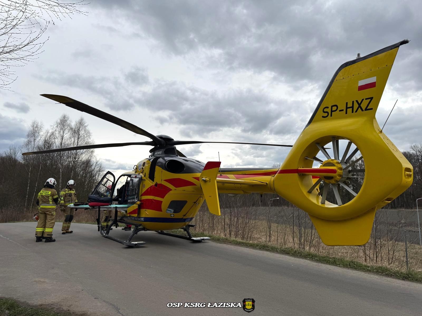 Zdjęcie w galerii na portalu naszwodzislaw.com: Groźny wypadek w Gorzyczkach. Poszkodowany w lesie, na miejscu śmigłowiec LPR wiadomości z regionu