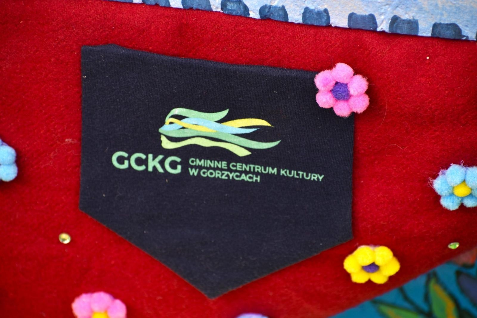 Zdjęcie w galerii na portalu naszwodzislaw.com: Zając, który połączył powiat. Niezwykła inicjatywa przed Starostwem w Wodzisławiu [FOTO] wiadomości z regionu