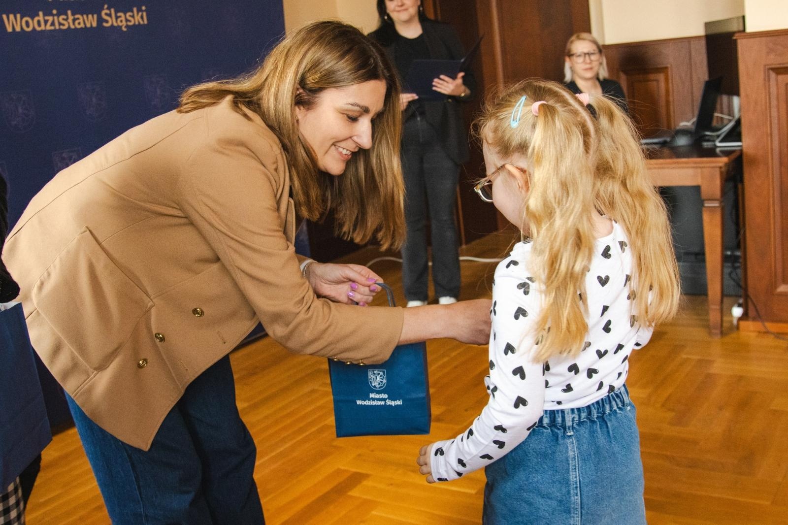 Zdjęcie w galerii na portalu naszwodzislaw.com: Wielkanocna kreatywność bez granic. Znamy zwycięzców konkursu na najpiękniejszą pisankę wiadomości z regionu