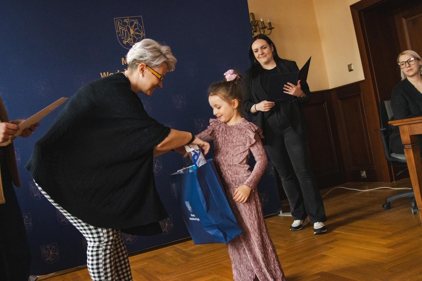 Zdjęcie w galerii na portalu naszwodzislaw.com: Wielkanocna kreatywność bez granic. Znamy zwycięzców konkursu na najpiękniejszą pisankę wiadomości z regionu