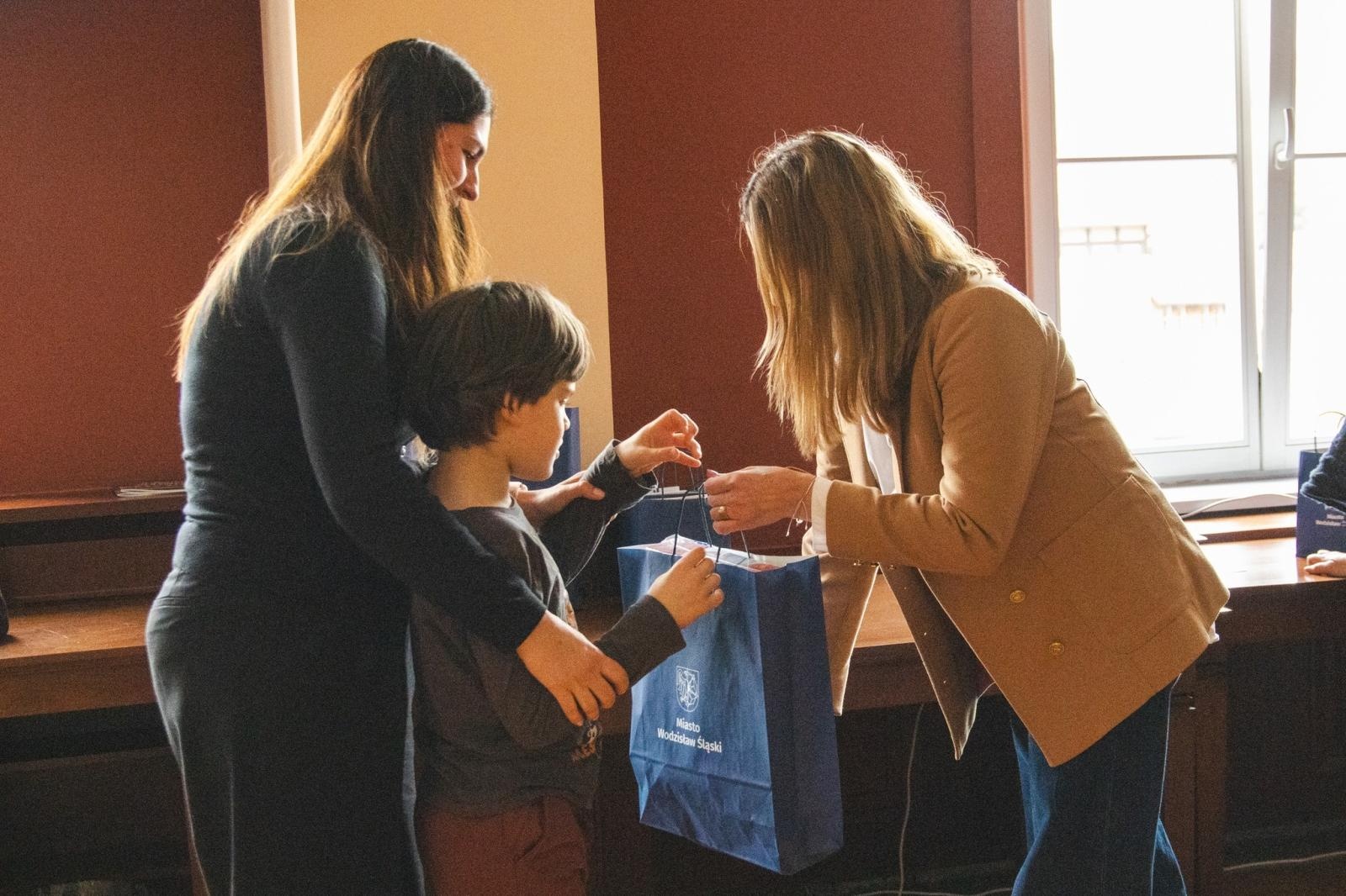 Zdjęcie w galerii na portalu naszwodzislaw.com: Wielkanocna kreatywność bez granic. Znamy zwycięzców konkursu na najpiękniejszą pisankę wiadomości z regionu