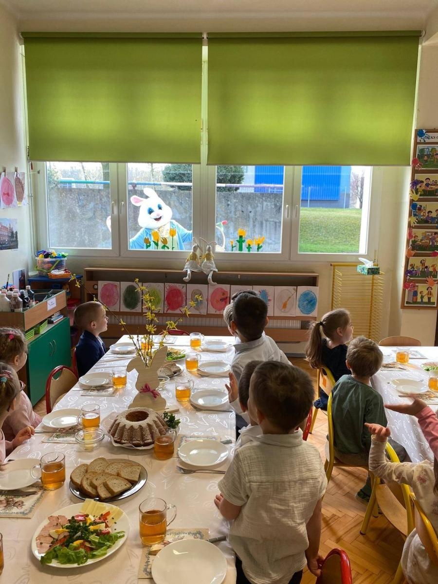Zdjęcie w galerii na portalu naszwodzislaw.com: Świąteczna atmosfera wcześniej niż zwykle. Wielkanocne śniadania w wodzisławskich przedszkolach wiadomości z regionu