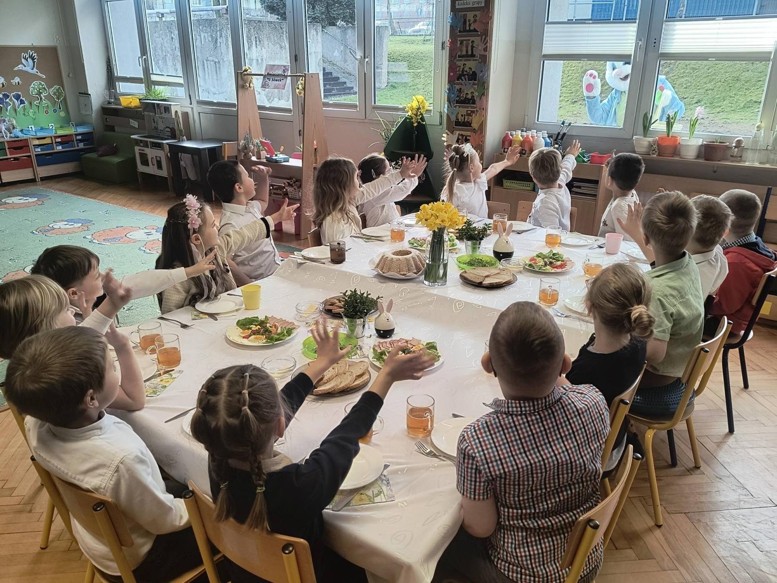 Zdjęcie w galerii na portalu naszwodzislaw.com: Świąteczna atmosfera wcześniej niż zwykle. Wielkanocne śniadania w wodzisławskich przedszkolach wiadomości z regionu