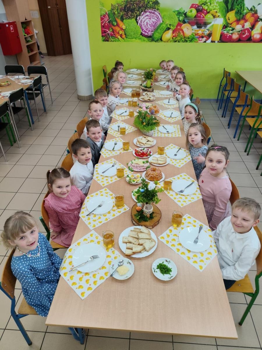 Zdjęcie w galerii na portalu naszwodzislaw.com: Świąteczna atmosfera wcześniej niż zwykle. Wielkanocne śniadania w wodzisławskich przedszkolach wiadomości z regionu