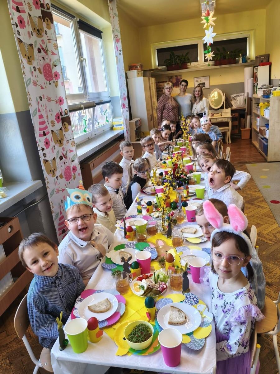Zdjęcie w galerii na portalu naszwodzislaw.com: Świąteczna atmosfera wcześniej niż zwykle. Wielkanocne śniadania w wodzisławskich przedszkolach wiadomości z regionu