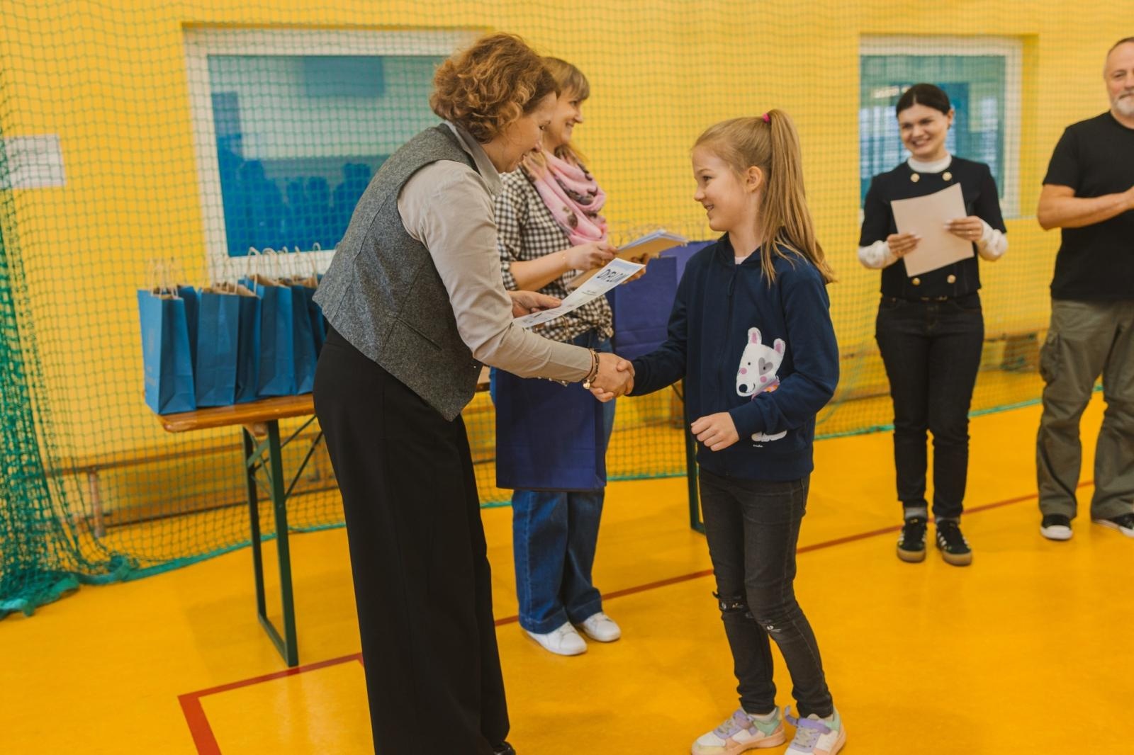 Zdjęcie w galerii na portalu naszwodzislaw.com: Precyzja i pasja w powietrzu. Modelarskie zawody w ZSP nr 7 wiadomości z regionu