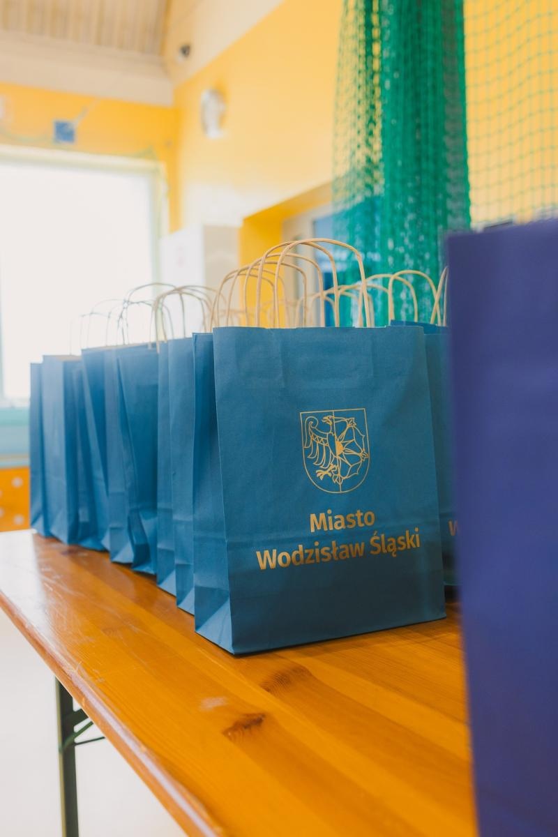 Zdjęcie w galerii na portalu naszwodzislaw.com: Precyzja i pasja w powietrzu. Modelarskie zawody w ZSP nr 7 wiadomości z regionu