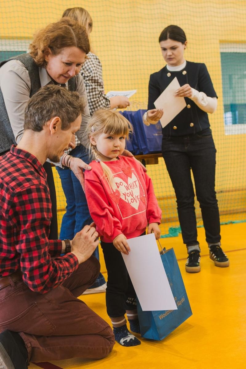 Zdjęcie w galerii na portalu naszwodzislaw.com: Precyzja i pasja w powietrzu. Modelarskie zawody w ZSP nr 7 wiadomości z regionu