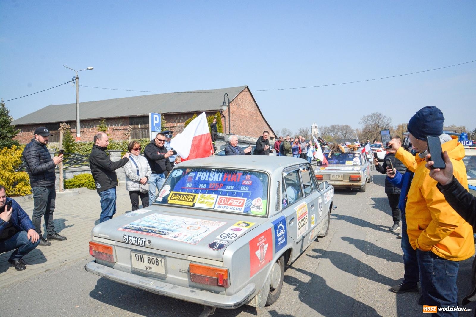 Zdjęcie w galerii na portalu naszwodzislaw.com: Z Tajlandii do Chałupek: Kultowe Fiaty i Polonez tłumnie powitane w ojczyźnie [FOTO i WIDEO] wiadomości z regionu
