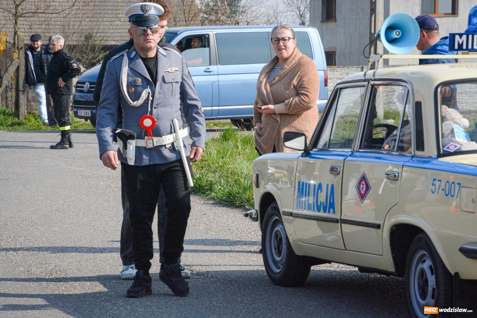 Zdjęcie w galerii na portalu naszwodzislaw.com: Z Tajlandii do Chałupek: Kultowe Fiaty i Polonez tłumnie powitane w ojczyźnie [FOTO i WIDEO] wiadomości z regionu