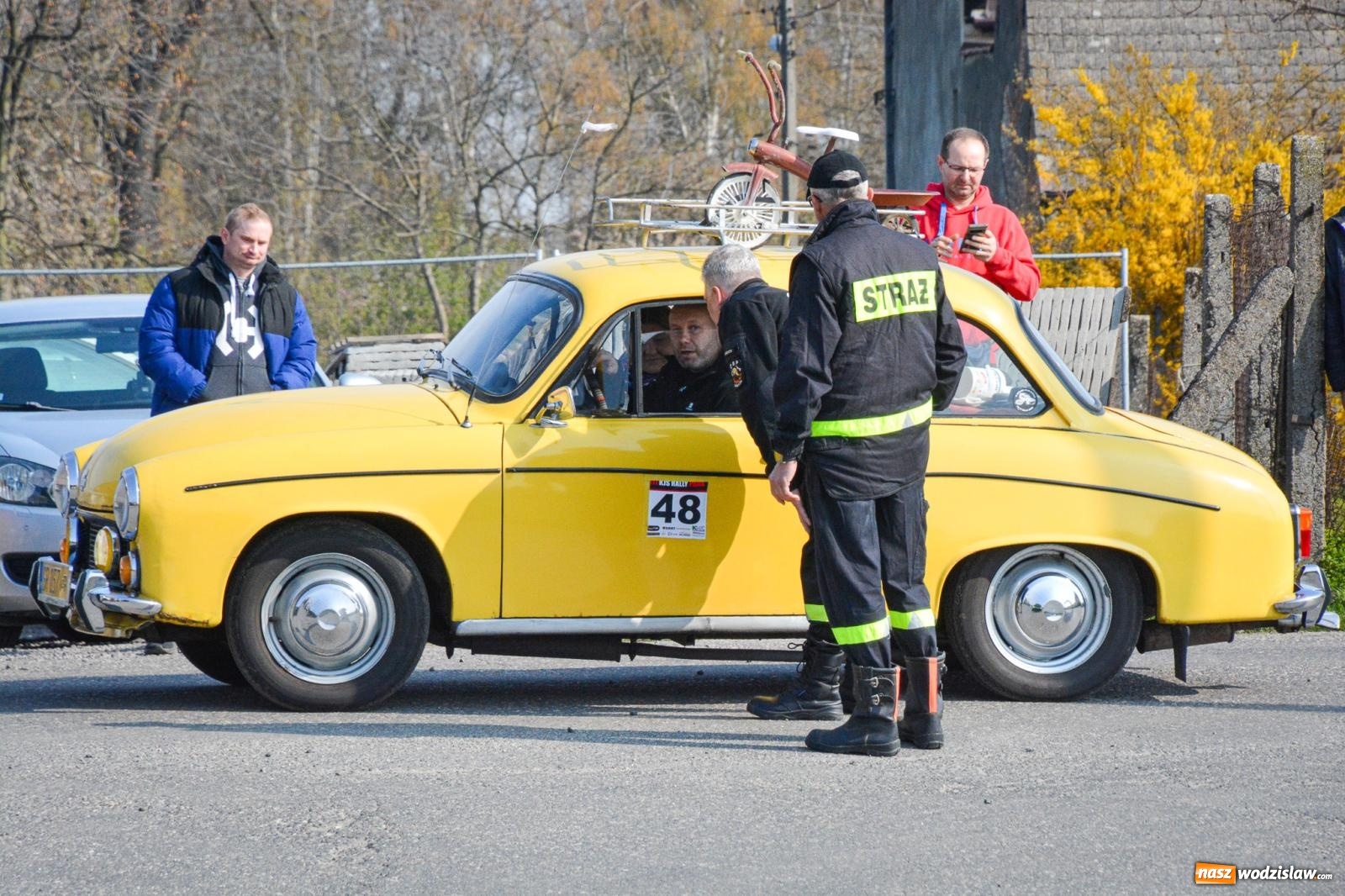 Zdjęcie w galerii na portalu naszwodzislaw.com: Z Tajlandii do Chałupek: Kultowe Fiaty i Polonez tłumnie powitane w ojczyźnie [FOTO i WIDEO] wiadomości z regionu