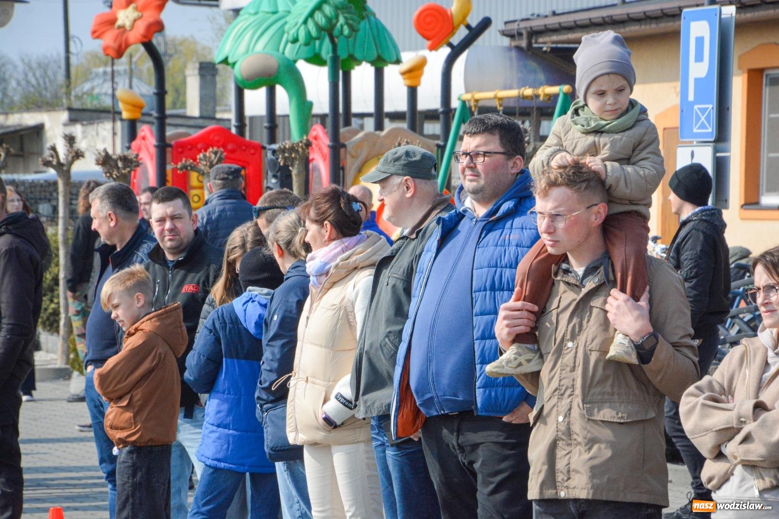 Zdjęcie w galerii na portalu naszwodzislaw.com: Z Tajlandii do Chałupek: Kultowe Fiaty i Polonez tłumnie powitane w ojczyźnie [FOTO i WIDEO] wiadomości z regionu